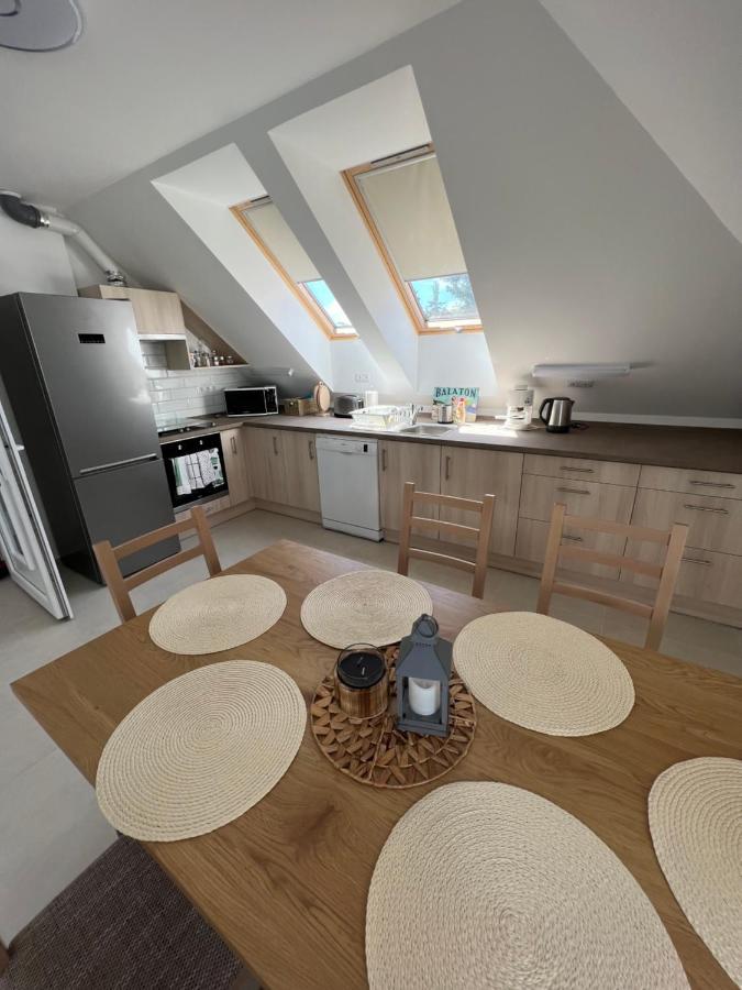 Janhaz Apartman Revfueloep Exterior photo