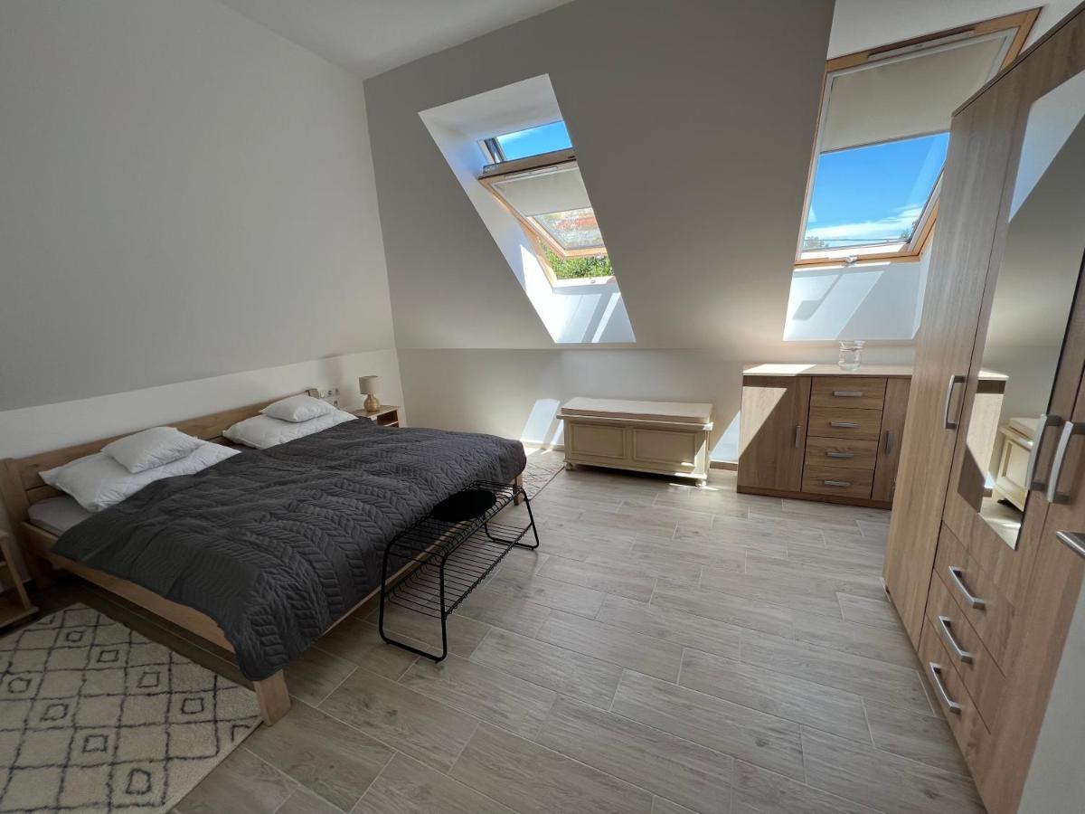 Janhaz Apartman Revfueloep Exterior photo